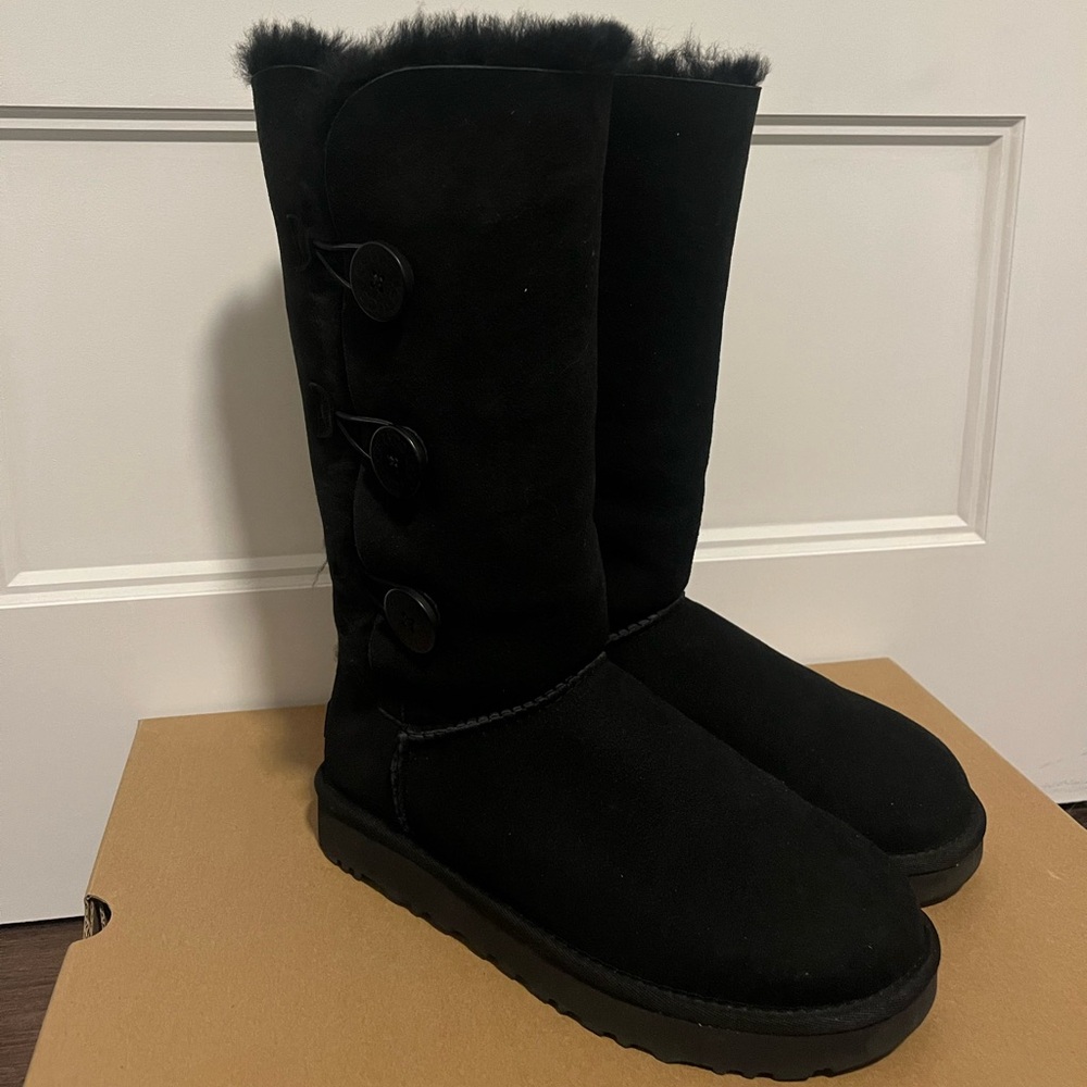 UGG Women’s Bailey Button Triplet II Boot in Black, Size 9- BARELY WORN